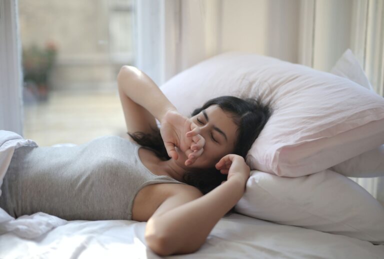 Quelles sont les raisons et les conséquences du manque de sommeil ?