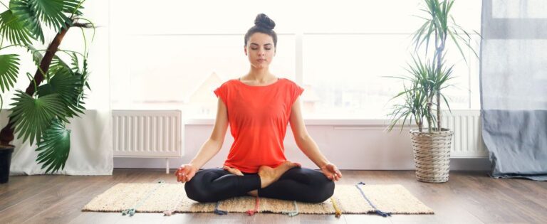 méditation dans son salon