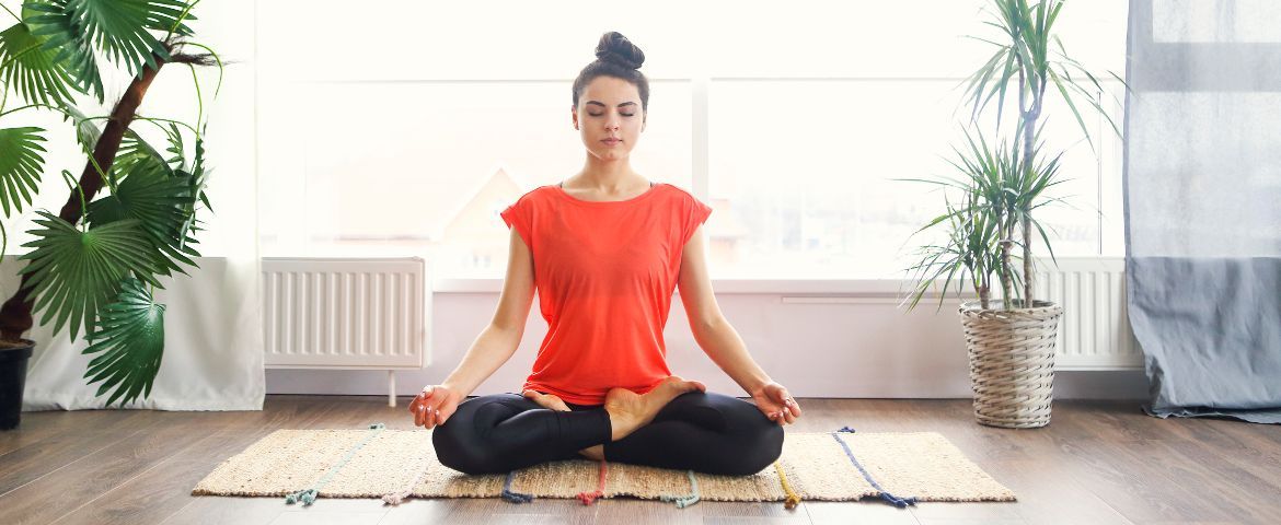 méditation dans son salon