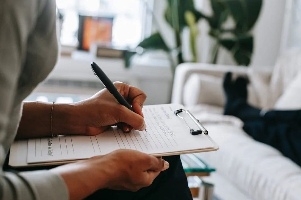 Obtenir un diplôme de psychologie universitaire à distance : est-ce possible ?